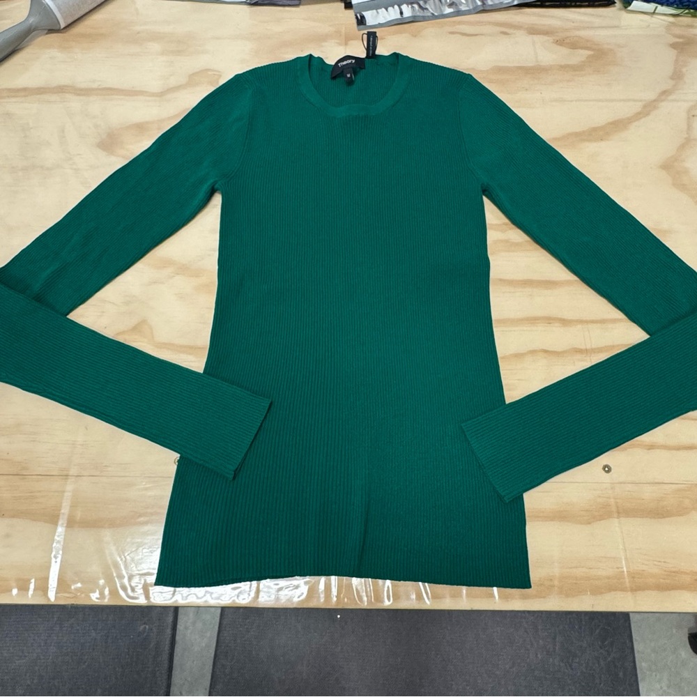 NWT Theory IWG Basic Crew Neck Long Sleeve Forest Green 2.0 Wooster Crepe Knit M